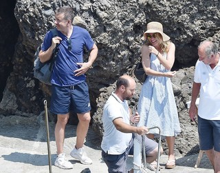 Gillian Anderson feet photo thumbnail