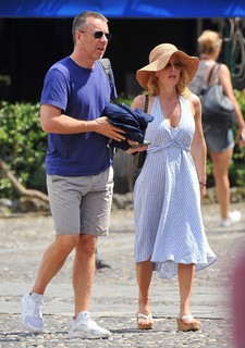 Gillian Anderson feet photo thumbnail