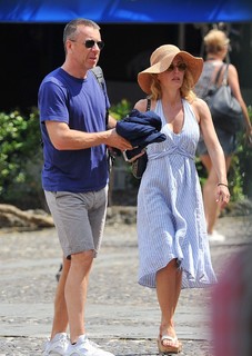 Gillian Anderson feet photo thumbnail