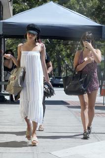 Vanessa Hudgens feet photo thumbnail