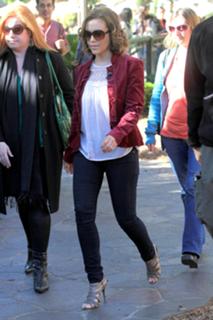 Alyssa Milano feet photo thumbnail
