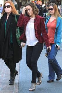 Alyssa Milano feet photo thumbnail