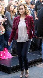 Alyssa Milano feet photo thumbnail