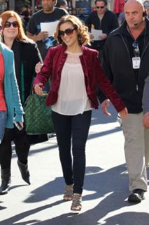 Alyssa Milano feet photo thumbnail