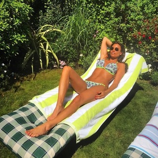 Melanie Sykes feet photo thumbnail