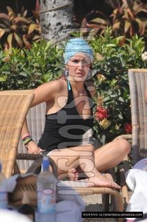 Dulce María feet photo thumbnail
