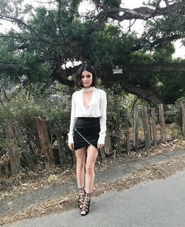 Lucy Hale feet photo thumbnail