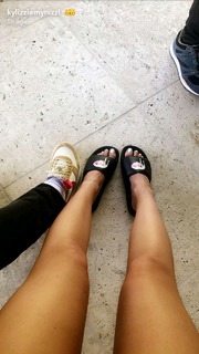 Kylie Jenner feet photo thumbnail
