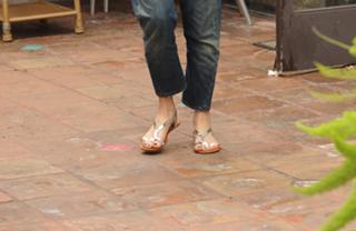 Gwen Stefani feet photo thumbnail