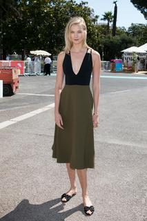 Karlie Kloss feet photo thumbnail