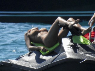 Cristina Buccino feet photo thumbnail