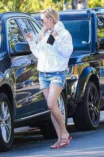 Kate Hudson feet photo thumbnail
