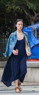 Olivia Wilde feet photo thumbnail