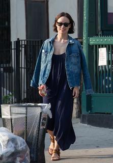 Olivia Wilde feet photo thumbnail