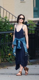 Olivia Wilde feet photo thumbnail