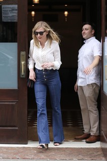 Kirsten Dunst feet photo thumbnail