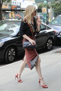 Kirsten Dunst feet photo thumbnail