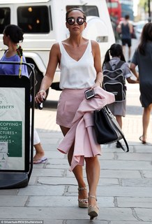 Myleene Klass feet photo thumbnail