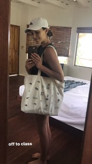 Adriene Mishler feet photo thumbnail