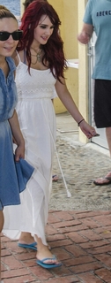 Dulce María feet photo thumbnail