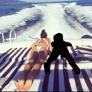 Elisabetta Gregoraci feet photo thumbnail