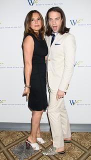Mariska Hargitay feet photo thumbnail