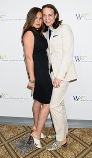 Mariska Hargitay feet photo thumbnail