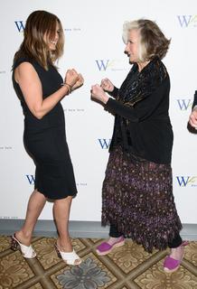 Mariska Hargitay feet photo thumbnail