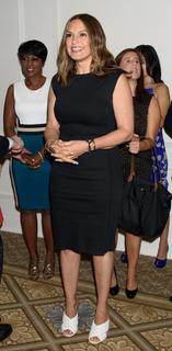 Mariska Hargitay feet photo thumbnail