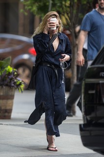 Ashley Olsen feet photo thumbnail