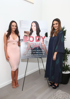 Jessica Alba feet photo thumbnail