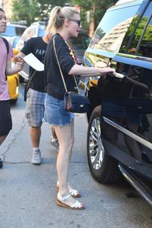 Kirsten Dunst feet photo thumbnail