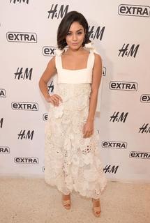 Vanessa Hudgens feet photo thumbnail