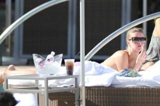 Nicky Rothschild feet photo thumbnail