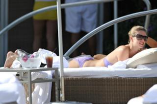 Nicky Rothschild feet photo thumbnail