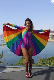Carolina Dieckmann feet photo thumbnail