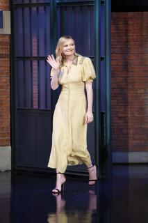 Kirsten Dunst feet photo thumbnail