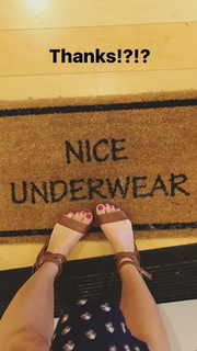Arielle Kebbel feet photo thumbnail