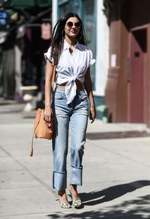 Victoria Justice feet photo thumbnail
