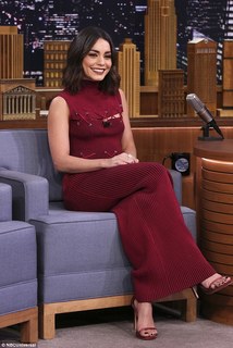 Vanessa Hudgens feet photo thumbnail