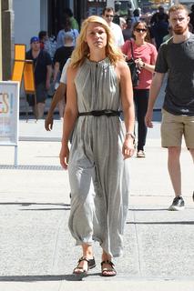 Claire Danes feet photo thumbnail