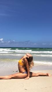 Kino MacGregor feet photo thumbnail