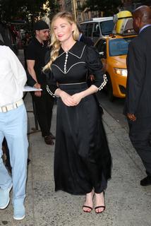 Kirsten Dunst feet photo thumbnail
