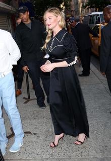 Kirsten Dunst feet photo thumbnail