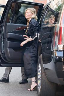 Kirsten Dunst feet photo thumbnail