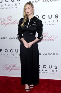 Kirsten Dunst feet photo thumbnail