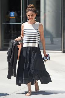 Rachel Bilson feet photo thumbnail
