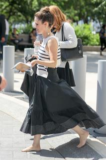 Rachel Bilson feet photo thumbnail