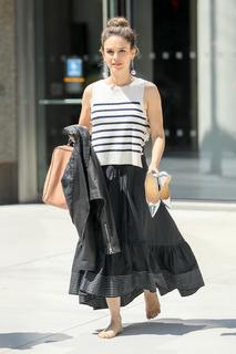 Rachel Bilson feet photo thumbnail
