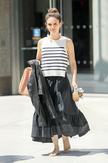 Rachel Bilson feet photo thumbnail